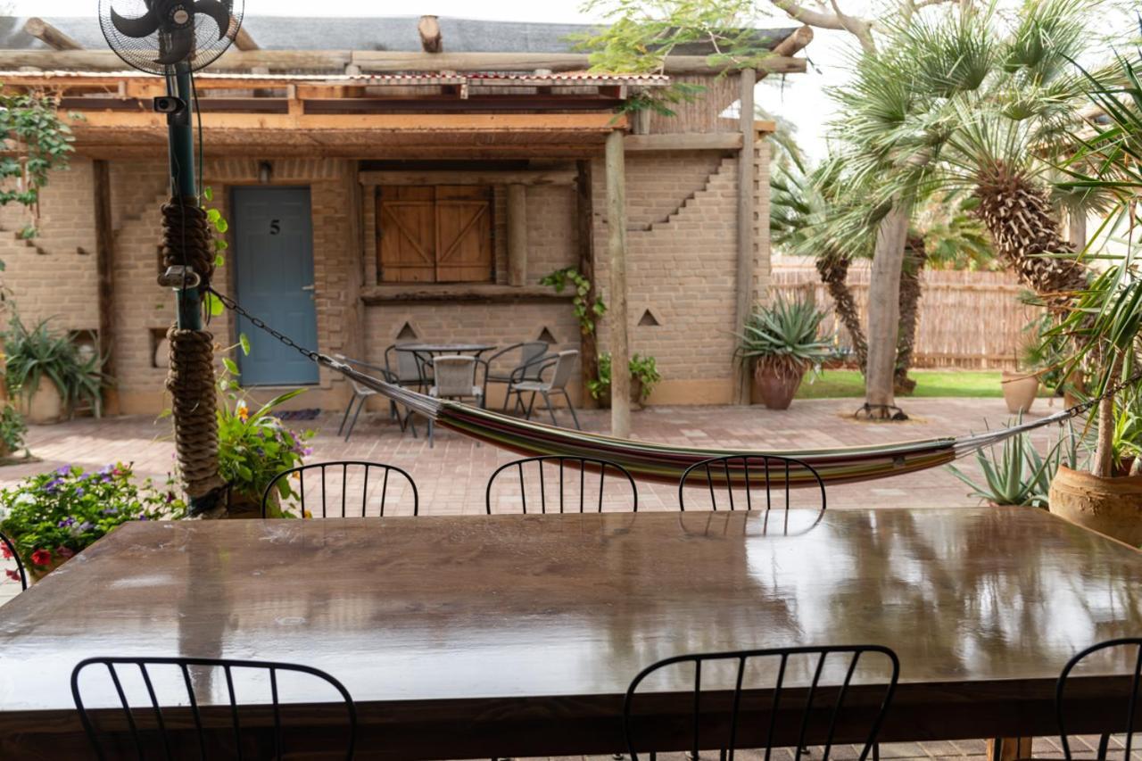 Desert Routes Inn Shvilim ba Midbar Hazeva Bagian luar foto