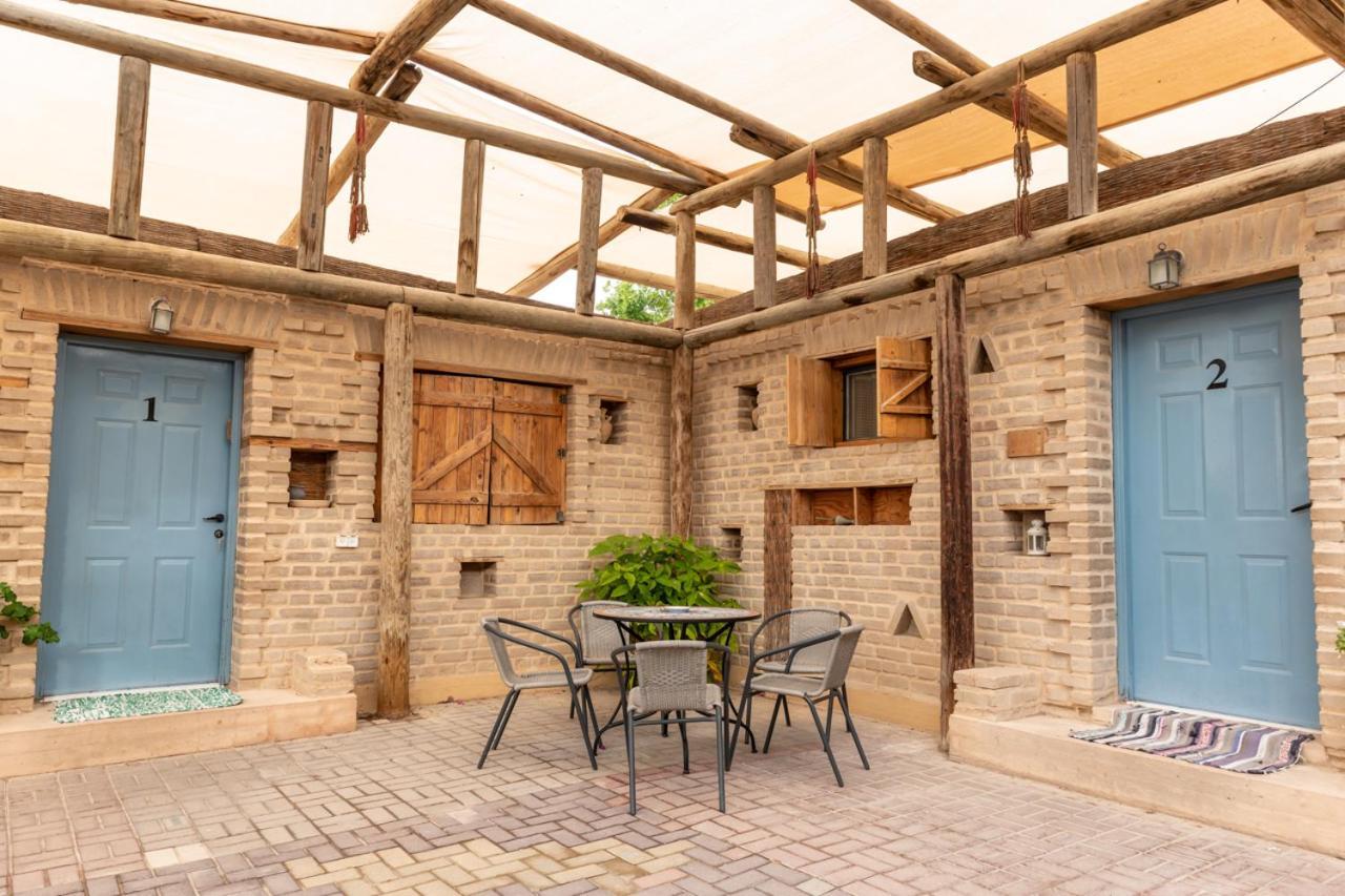 Desert Routes Inn Shvilim ba Midbar Hazeva Bagian luar foto