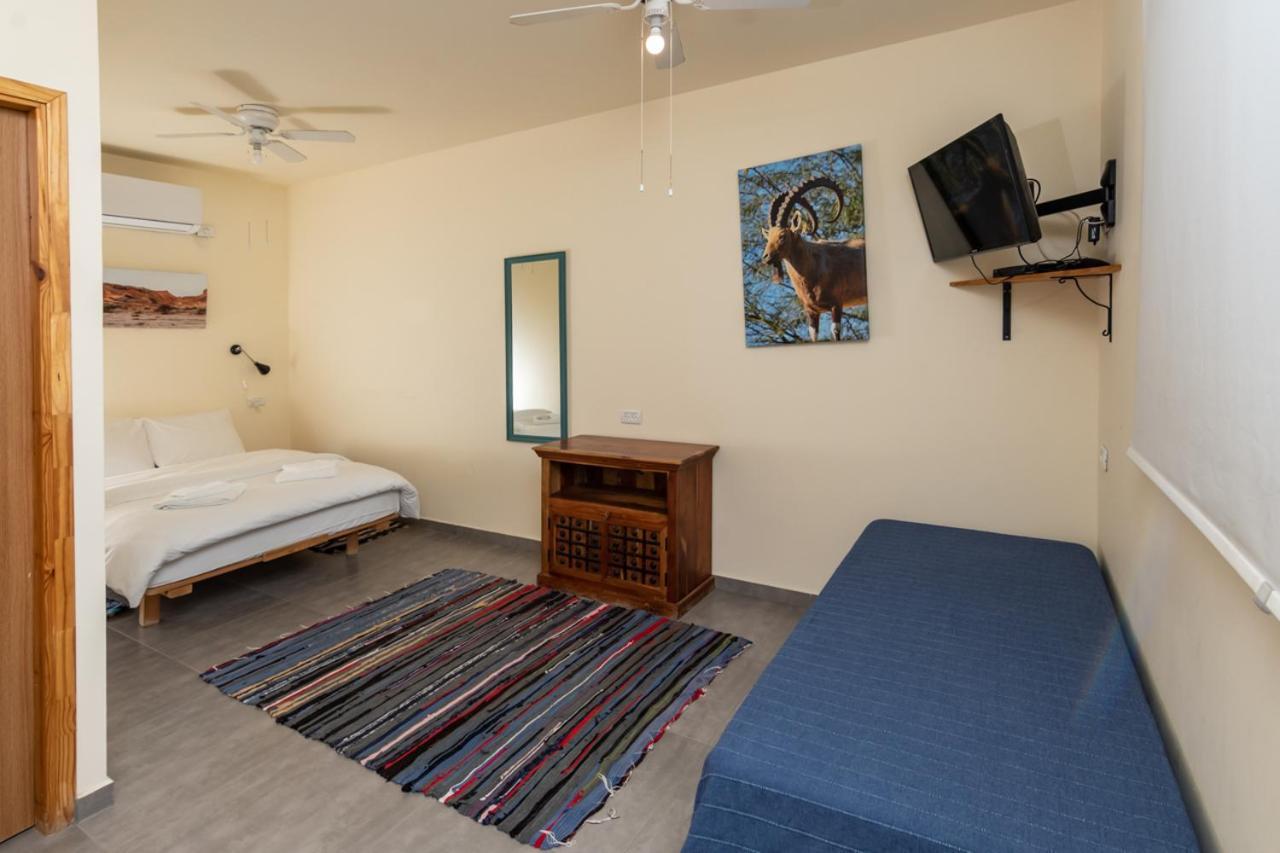 Desert Routes Inn Shvilim ba Midbar Hazeva Bagian luar foto