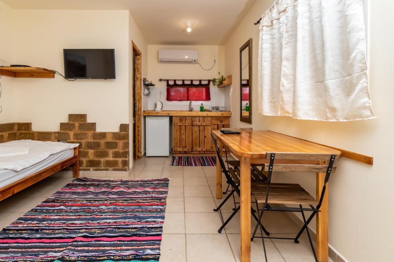 Desert Routes Inn Shvilim ba Midbar Hazeva Bagian luar foto