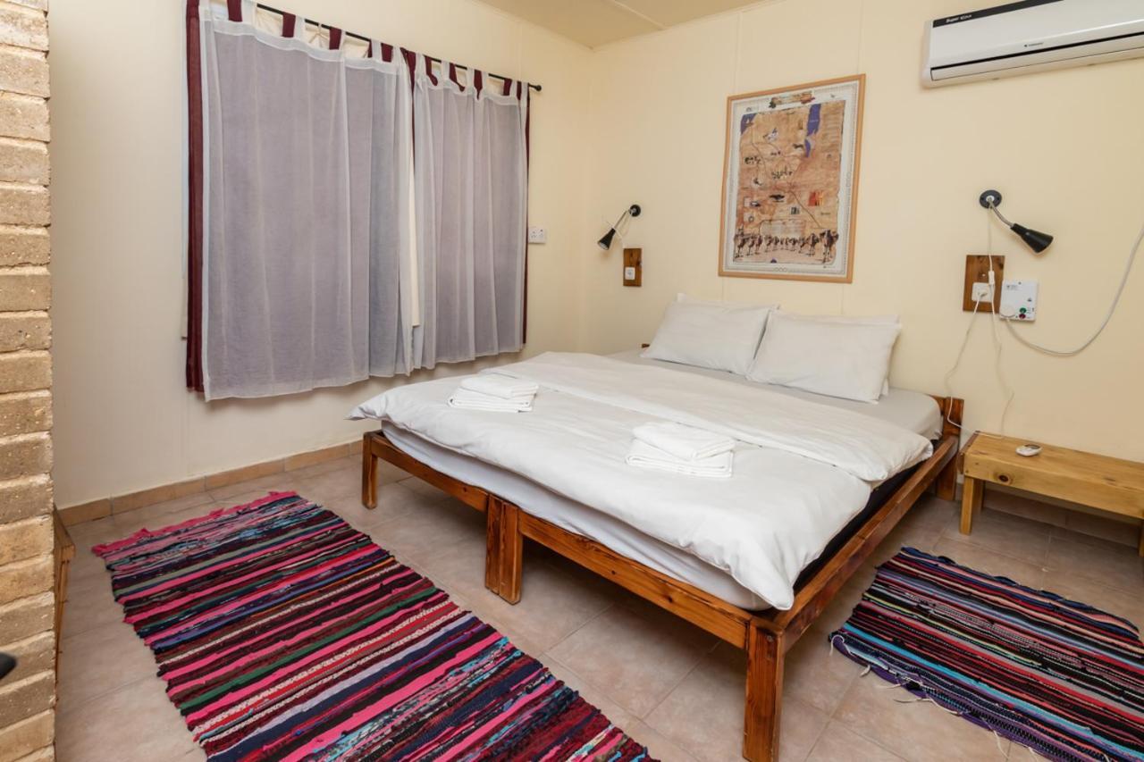Desert Routes Inn Shvilim ba Midbar Hazeva Bagian luar foto