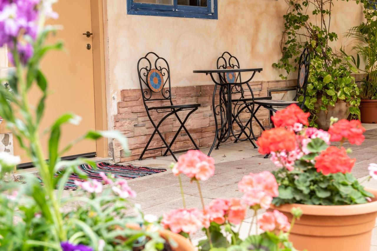 Desert Routes Inn Shvilim ba Midbar Hazeva Bagian luar foto