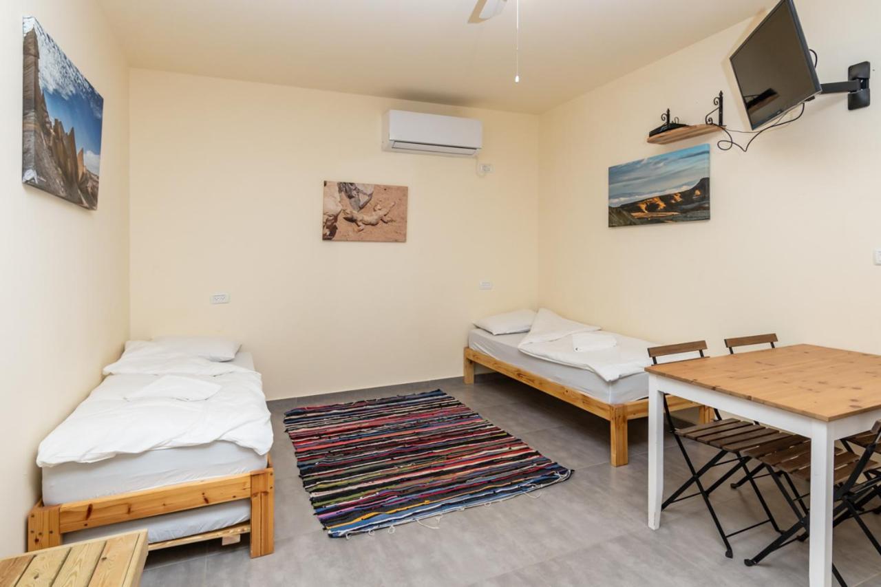 Desert Routes Inn Shvilim ba Midbar Hazeva Bagian luar foto
