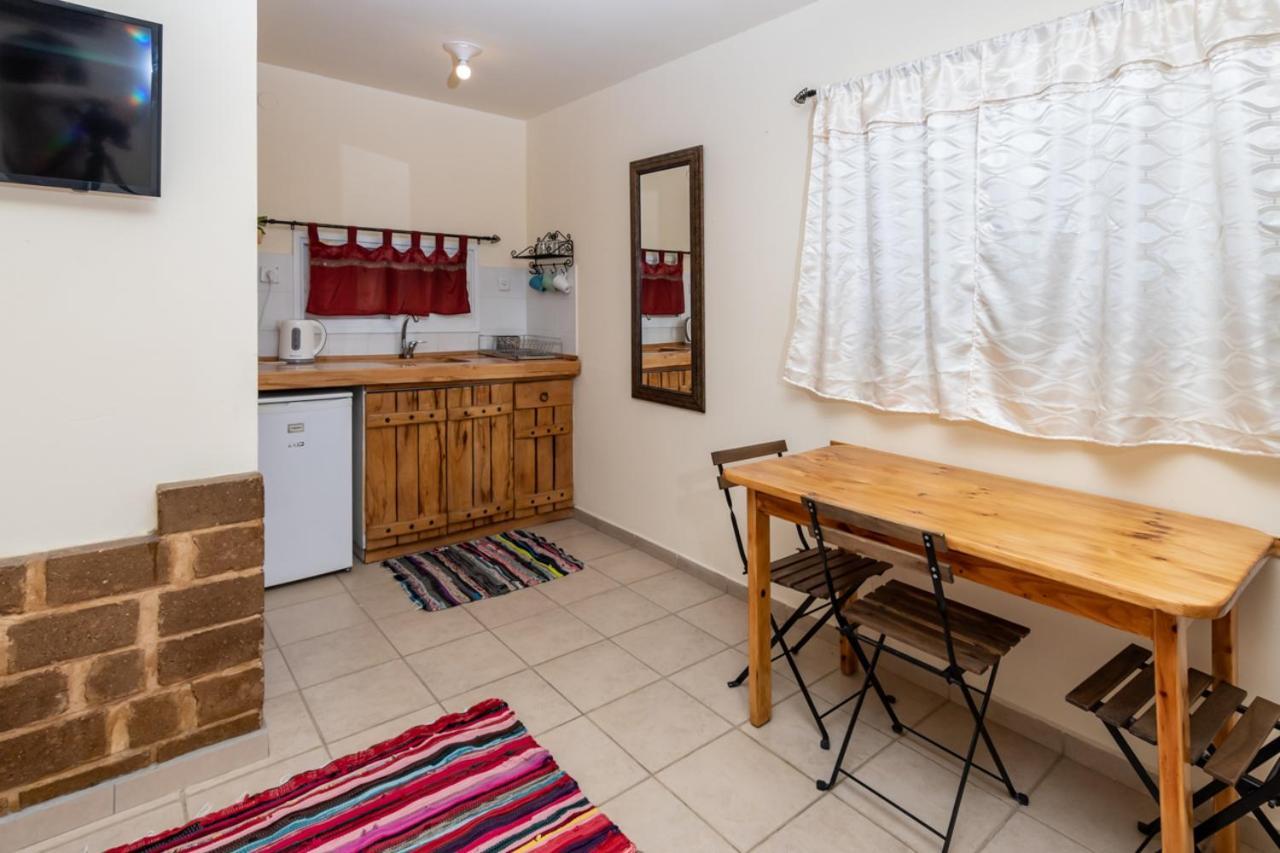 Desert Routes Inn Shvilim ba Midbar Hazeva Bagian luar foto