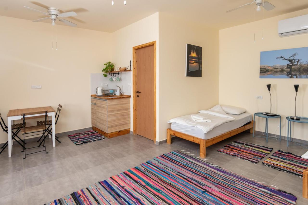 Desert Routes Inn Shvilim ba Midbar Hazeva Bagian luar foto