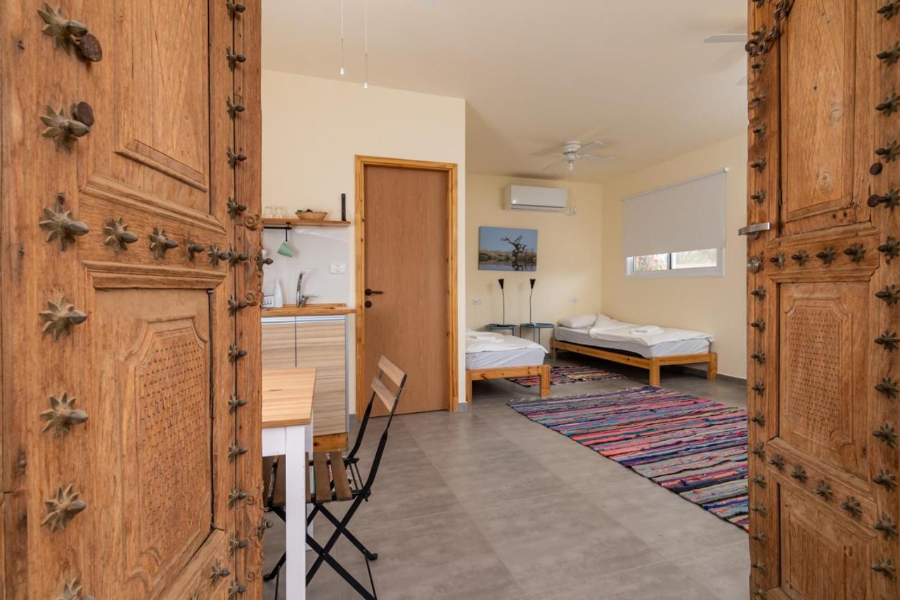 Desert Routes Inn Shvilim ba Midbar Hazeva Bagian luar foto