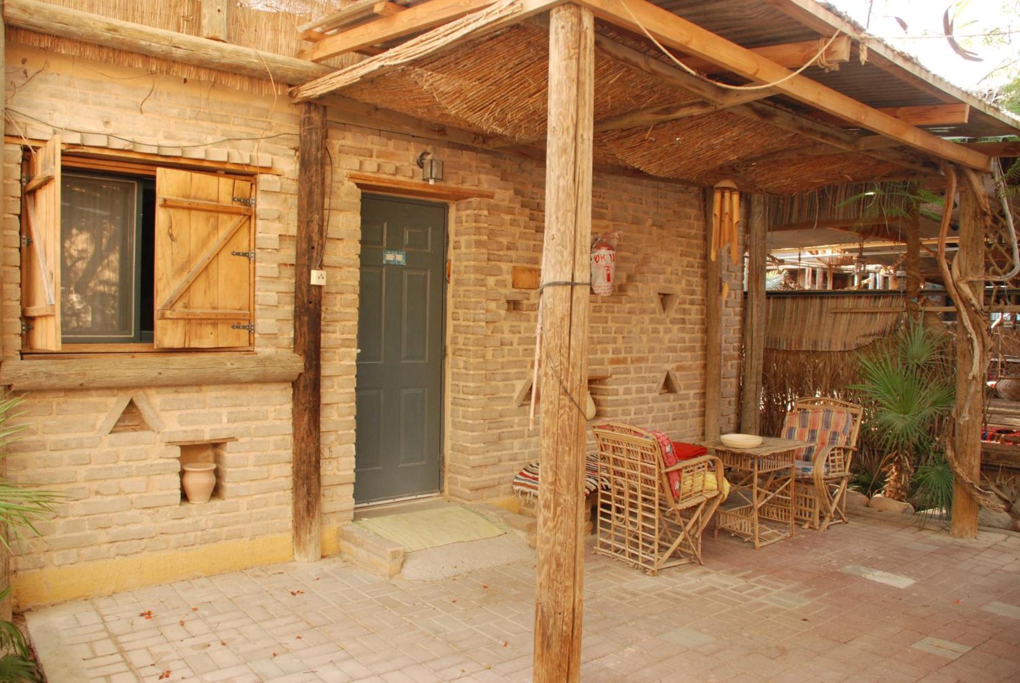 Desert Routes Inn Shvilim ba Midbar Hazeva Bagian luar foto